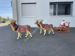 2 Rentiere mit Weihnachtsmann Schlitten, weit