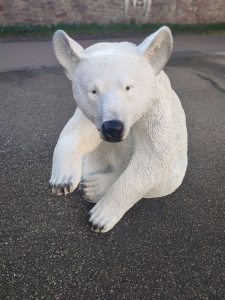 Eisbär Dekofigur sitzendes Junges, Gartenfigur, 59 cm hoch 1