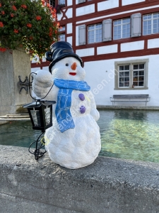 Deko Schneemann aussen mit Laterne Topf Seite