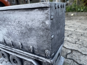Rad und Bordwand Detail am Beton Kippmuldenauflieger