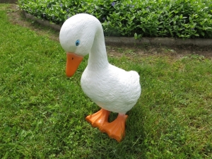 Ente Gartenfigur, schaut zu Boden, 41 cm hoch