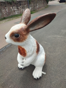 Deko-Hasenfigur für Gartendeko, braun-weiss, 113 cm 2