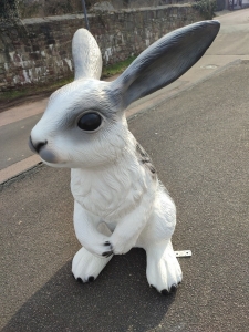 Deko Hasen Figur für Gartendeko, grau-weiss, 113 cm 1