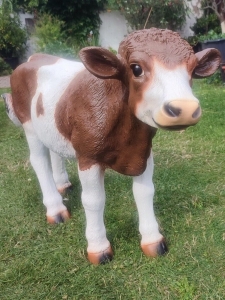 Deko Kalb: Lebensgrosse Deko Kalb Figur, braun-weiss, 104 cm lang 1