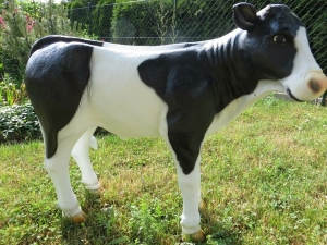 Deko Kalb mittelgross, als Gartenfigur, 82 cm lang