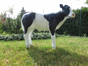 mittelgrosses Deko Kalb für den Garten 1