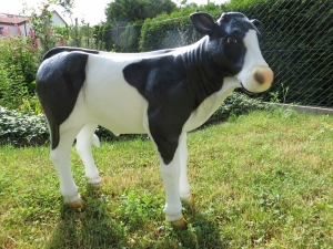 mittelgrosses Deko Kalb für den Garten 2