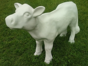 Mittelgrosses Kalb Deko Figur zum selber bemalen, perfekt für Kitas