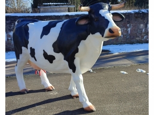 Deko Kuh lebensgross mit Melksystem in schwarz-weiss 3