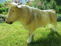 Gartendekofigur Stier Figur gross, hell, 111 cm lang