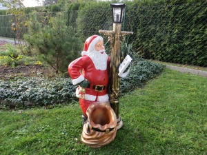 Grosser solar beleuchteter Deko Weihnachtsmann