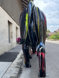 Design Kuhfigur lebensgross mit Autolack, für Garten, Werbung, Events 6