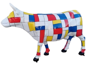 Designfigur Kuh, aufrecht mit Autolack, Variante 4