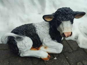 Gartendekofigur Kalb liegend, 70 cm lang