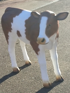 Gartenfigur Kalb lebensgross, braun-weiss 121cm lang