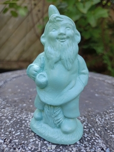 Gartenzwerge im 7er Set: kleine, einfarbige Zwerge, je 11 cm hoch 8