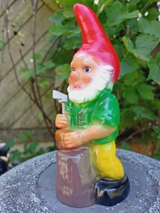 Gartenzwerg am Holz hacken, 35 cm hoch 4