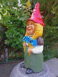 XXL Gartenzwerg - Frau XXL, 75 cm hoch 1