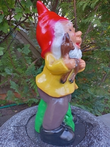 Gartenzwerg mit Rehkitz, 45 cm hoch 1
