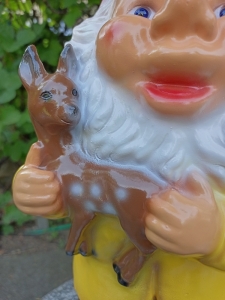 Gartenzwerg mit Rehkitz, 45 cm hoch, Bambi