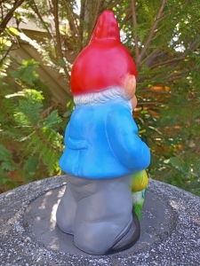 Gartenzwerg mit Osterei, 27 cm hoch 4