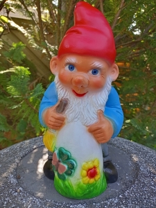 Gartenzwerg mit Osterei, 27 cm hoch 6