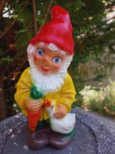 Gartenzwerg mit Gans, 34 cm hoch 1