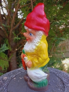 Gartenzwerg mit Gans, 34 cm hoch 2