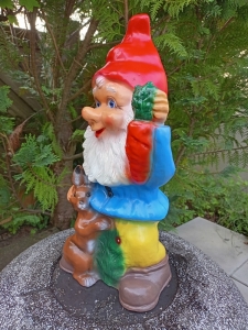 Gartenzwerg mit Hase, 45 cm hoch 6