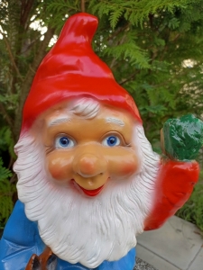 Gartenzwerg mit Hase, 45 cm hoch, Gesicht