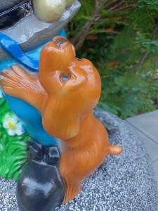 Grosser Gartenzwerg XXL mit bettelndem Hund, 70 cm, Hund