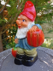 Gartenzwerg mit Kürbis, 27 cm hoch 2