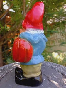 Gartenzwerg mit Kürbis, 27 cm hoch 3