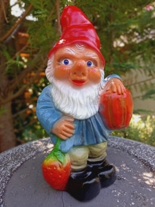 Gartenzwerg mit Kürbis, 27 cm hoch 6