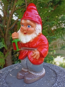 Gartenzwerg mit Laterne, 36 cm hoch 2