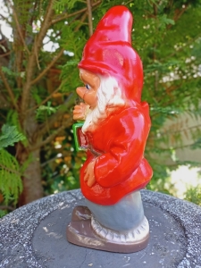 Gartenzwerg mit Laterne für Gartendeko, 36 cm 2