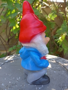 Kleiner Gartenzwerg mit Fliegenpilzen, 20 cm hoch 5