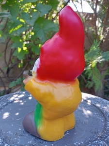 Kleiner Gartenzwerg mit Spaten, 20 cm hoch 3