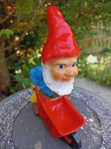 Gartenzwerg mit Schubkarre, 27 cm hoch 6