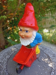 Gartenzwerg mit Schubkarre, 27 cm hoch 7