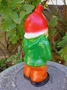 Gartenzwerg mit Spaten, 27 cm hoch 4