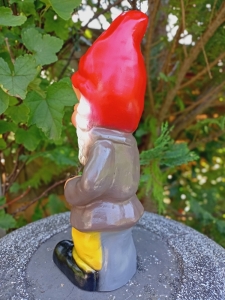 Schöner Gartenzwerg mit Trauben als Gartendeko, 36 cm 2