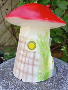 Gartenzwerg-Pilzhaus als Gartendeko, 35 cm hoch 3