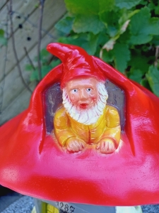 Gartenzwerg-Pilzhaus als Gartendeko, 35 cm hoch 5