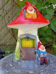 Gartenzwerg-Pilzhaus als Gartendeko, 35 cm hoch 8