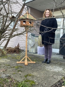 Grosses Vogelfutterhaus mit Ständer 2