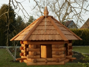 Grosses Vogelhaus zum hängen gedeckter Futtersilo