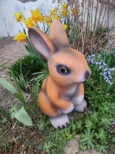 Herziges Hasenkind als Gartendeko, 45 cm hoch 1