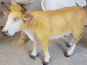 Mittelgrosse Kuhfigur Deko, stehend, beige-weiss,, 134 cm lang