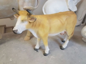 Deko Kuhfigur mittelgross, stehend, beige-weiss, 134 cm lang 